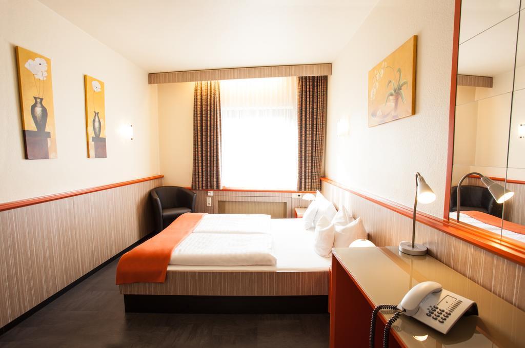 Trip Inn Hotel Ariane Cologne Exterior photo