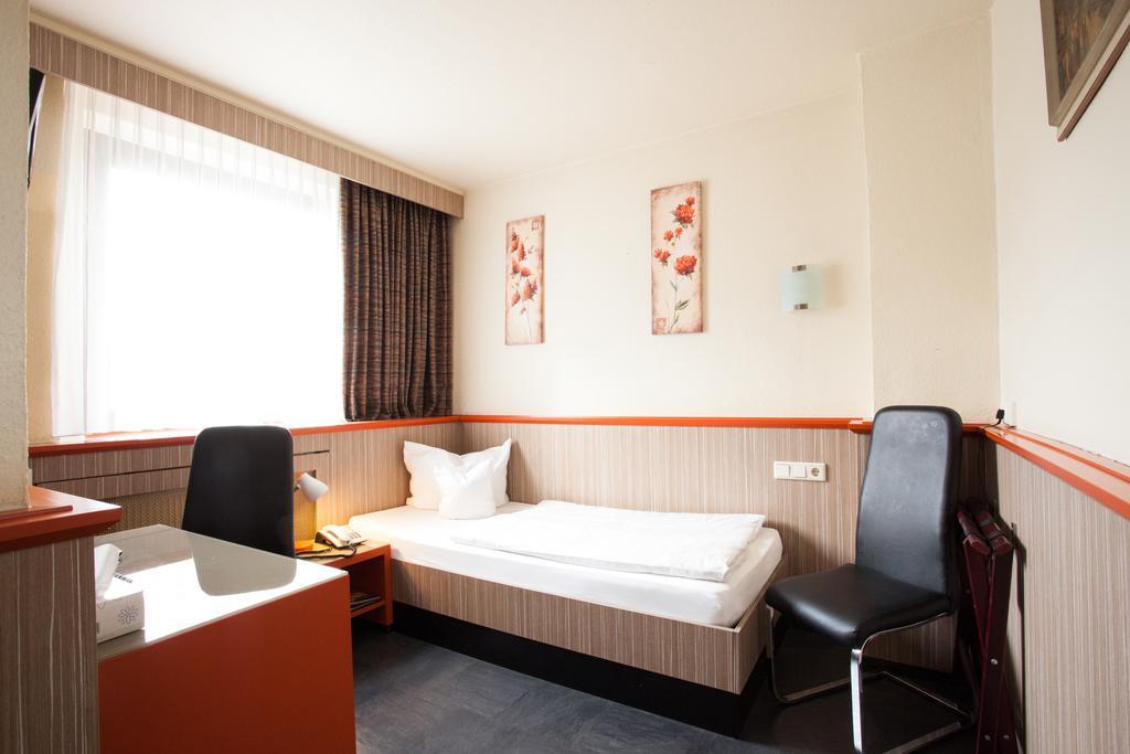 Trip Inn Hotel Ariane Cologne Room photo