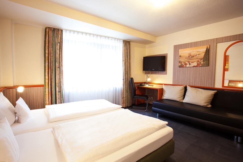 Trip Inn Hotel Ariane Cologne Room photo