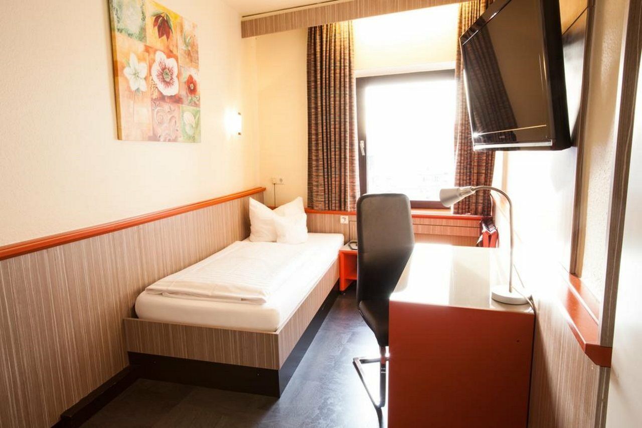 Trip Inn Hotel Ariane Cologne Exterior photo